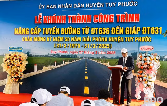 Chủ tịch UBND huyện Tuy Phước Huỳnh Nam phát biểu tại lễ khánh thành. Ảnh: HẢI YẾN