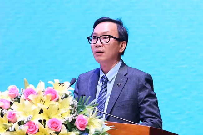 Ông Nguyễn Tiến Quang, Giám đốc Liên đoàn Thương mại và Công nghiệp Việt Nam - Chi nhánh Đà Nẵng, phát biểu về vai trò và kỳ vọng của cộng đồng DN trong xây dựng hệ sinh thái đổi mới sáng tạo tỉnh Bình Định. Ảnh: NGUYỄN DŨNG Ông Nguyễn Tiến Quang, Giám đốc Liên đoàn Thương mại và Công nghiệp Việt Nam - Chi nhánh Đà Nẵng, phát biểu về vai trò và kỳ vọng của cộng đồng DN trong xây dựng hệ sinh thái đổi mới sáng tạo tỉnh Bình Định. Ảnh: NGUYỄN DŨNG