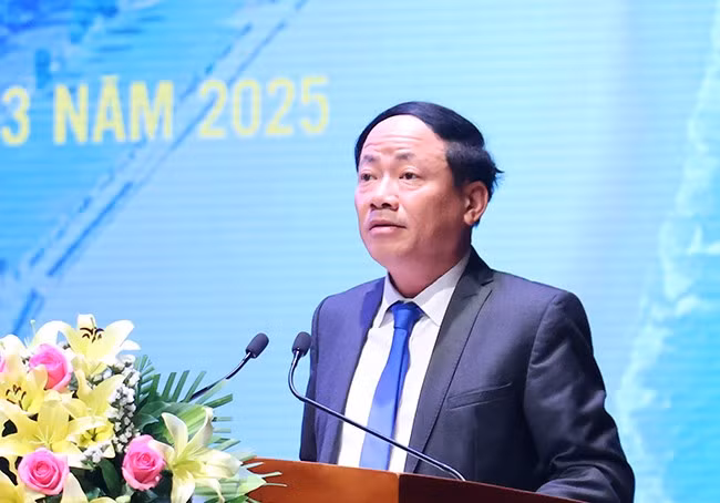 Chủ tịch UBND tỉnh Phạm Anh Tuấn phát biểu đề dẫn tại diễn đàn. Ảnh: NGUYỄN DŨNG Chủ tịch UBND tỉnh Phạm Anh Tuấn phát biểu đề dẫn tại diễn đàn. Ảnh: NGUYỄN DŨNG