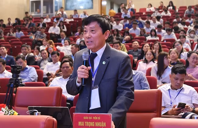 GS.TS Mai Trọng Nhuận đề xuất các giải pháp để Bình Định áp dụng nhằm nâng cao chất lượng hoạt động khởi nghiệp đổi mới sáng tạo. Ảnh: NGUYỄN DŨNG GS.TS Mai Trọng Nhuận đề xuất các giải pháp để Bình Định áp dụng nhằm nâng cao chất lượng hoạt động khởi nghiệp đổi mới sáng tạo. Ảnh: NGUYỄN DŨNG