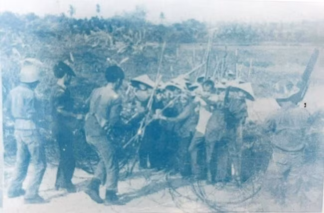 Cao trào nổi dậy phá ấp chiến lược của nhân dân Hoài Nhơn năm 1962. (Ảnh tư liệu) Cao trào nổi dậy phá ấp chiến lược của nhân dân Hoài Nhơn năm 1962. (Ảnh tư liệu)