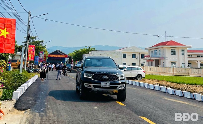 Tuyến đường từ ĐT 636 đến giáp ĐT 631 được nâng cấp, mở rộng, giúp nâng cao chất lượng cuộc sống người dân 2 xã Phước Hòa, Phước Thắng. Ảnh: HẢI YẾN