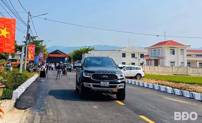 Tuyến đường từ ĐT 636 đến giáp ĐT 631 được nâng cấp, mở rộng, giúp nâng cao chất lượng cuộc sống người dân 2 xã Phước Hòa, Phước Thắng. Ảnh: HẢI YẾN