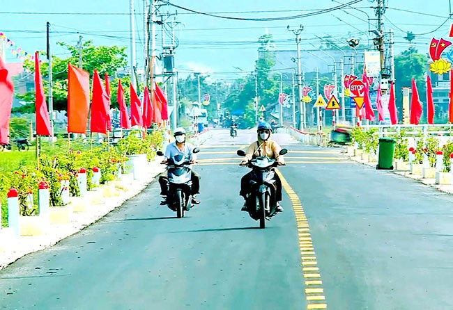 Tuyến đường từ ĐT 636 đến giáp ĐT 631 được nâng cấp, mở rộng, giúp nâng cao chất lượng cuộc sống người dân 2 xã Phước Hòa, Phước Thắng (huyện Tuy Phước). Ảnh: HẢI YẾN Tuyến đường từ ĐT 636 đến giáp ĐT 631 được nâng cấp, mở rộng, giúp nâng cao chất lượng cuộc sống người dân 2 xã Phước Hòa, Phước Thắng (huyện Tuy Phước). Ảnh: HẢI YẾN