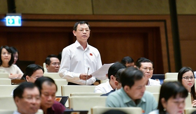 Đại biểu Nguyễn Trí Thức - Đoàn ĐBQH TPHCM nêu vấn đề về Luật Năng lượng nguyên tử (sửa đổi). Đại biểu Nguyễn Trí Thức - Đoàn ĐBQH TPHCM nêu vấn đề về Luật Năng lượng nguyên tử (sửa đổi).