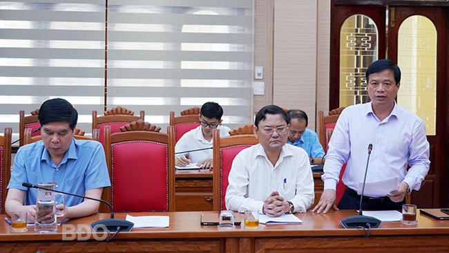 Phó Chủ tịch Thường trực UBND tỉnh Nguyễn Tuấn Thanh khẳng định tỉnh sẽ tập trung chỉ đạo tháo gỡ các khó khăn, vướng mắc để khơi thông điểm nghẽn, đẩy mạnh phát triển KT-XH. Ảnh: N.H Phó Chủ tịch Thường trực UBND tỉnh Nguyễn Tuấn Thanh khẳng định tỉnh sẽ tập trung chỉ đạo tháo gỡ các khó khăn, vướng mắc để khơi thông điểm nghẽn, đẩy mạnh phát triển KT-XH. Ảnh: N.H
