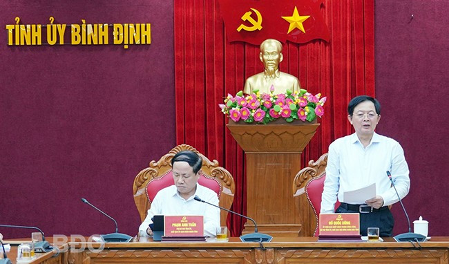 Bí thư Tỉnh ủy Hồ Quốc Dũng phát biểu kết luận cuộc họp. Ảnh: N.H Bí thư Tỉnh ủy Hồ Quốc Dũng phát biểu kết luận cuộc họp. Ảnh: N.H