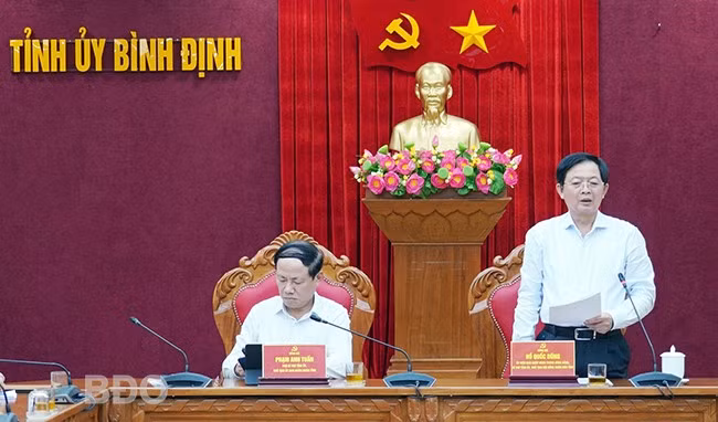 Bí thư Tỉnh ủy Hồ Quốc Dũng phát biểu kết luận cuộc họp. Ảnh: N.H Bí thư Tỉnh ủy Hồ Quốc Dũng phát biểu kết luận cuộc họp. Ảnh: N.H