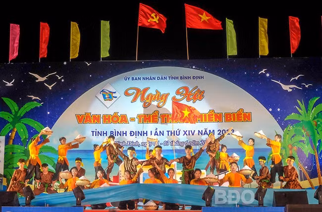 Ngày hội được tổ chức góp phần bảo tồn và phát huy giá trị văn hóa truyền thống cư dân miền biển, quảng bá hình ảnh du lịch (ảnh minh họa). Ảnh: NGỌC NHUẬN