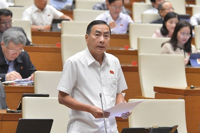 Đại biểu Phạm Văn Hòa (Đồng Tháp) phát biểu tại phiên thảo luận. Đại biểu Phạm Văn Hòa (Đồng Tháp) phát biểu tại phiên thảo luận.