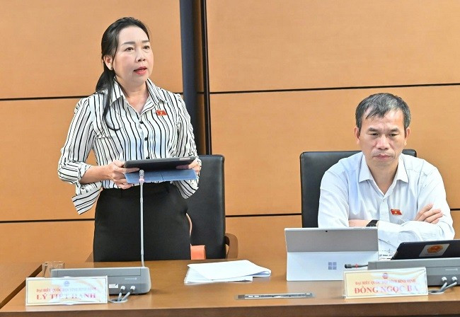 ĐB Lý Tiết Hạnh đề nghị trong công tác tuyển chọn lực lượng tham gia gìn giữ hòa bình phải có tiêu chí rõ ràng, huấn luyện nghiêm túc. Ảnh: Đoàn ĐBQh tỉnh ĐB Lý Tiết Hạnh đề nghị trong công tác tuyển chọn lực lượng tham gia gìn giữ hòa bình phải có tiêu chí rõ ràng, huấn luyện nghiêm túc. Ảnh: Đoàn ĐBQh tỉnh