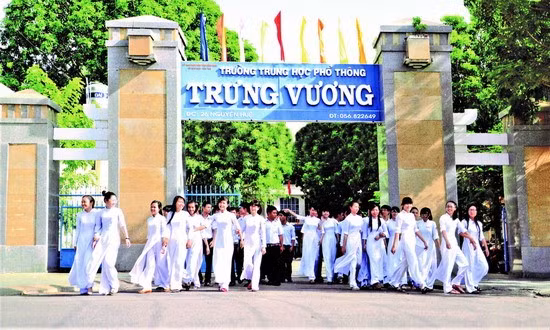 Học sinh Trường THPT Trưng Vương