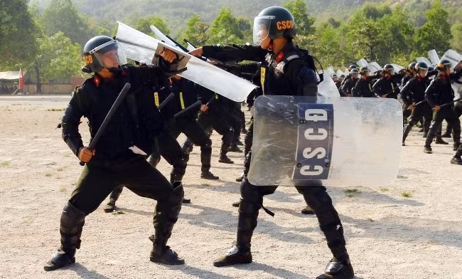 Chiến sĩ nghĩa vụ Công an nhân dân tích cực tham gia khoá huấn luyện