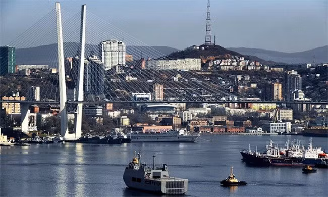 Tàu thuyền trên khu vực vịnh Zolotoi Rog, thành phố Vladivostok, Nga, tháng 2.2019. Ảnh: RIA Novosti.