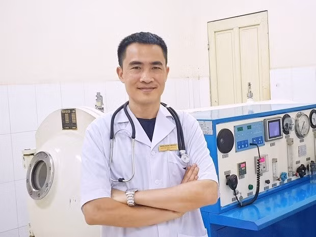 BS Nguyễn Huy Hoàng, Trung tâm Oxy cao áp Việt - Nga, Bộ Quốc phòng: "Tôi không tin những cam kết 100% khỏi bệnh, nếu không khỏi trả lại tiền". (Ảnh: nhân vật cung cấp)