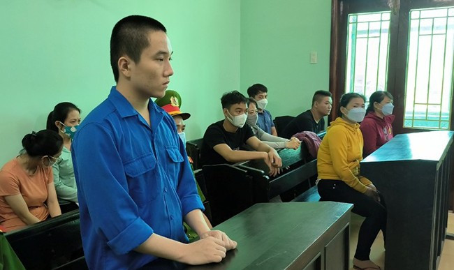 Bị cáo Nhơn trước hội đồng xét xử. Ảnh: K.A