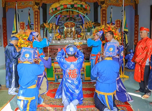 Lễ hội cầu ngư vạn đầm Xương Lý được ngư dân tổ chức theo thông lệ hằng năm vào ngày mùng 10 tháng Giêng âm lịch. Ảnh: KIỀU VY