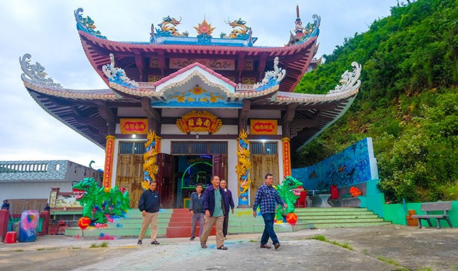 Lăng Ông Nam Hải vạn đầm Xương Lý nằm trên triền núi Đơn ở thôn Lý Chánh, xã Nhơn Lý. Ảnh: NGỌC NHUẬN Lăng Ông Nam Hải vạn đầm Xương Lý nằm trên triền núi Đơn ở thôn Lý Chánh, xã Nhơn Lý. Ảnh: NGỌC NHUẬN