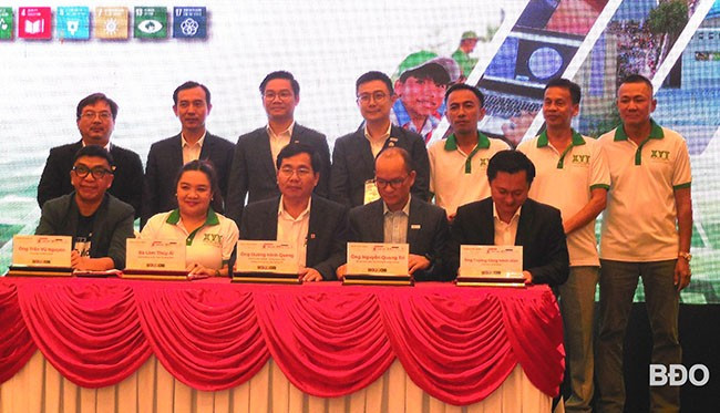 Đại diện các đơn vị ký kết khởi động Dự án “Hành trình xanh, Tri thức số”. Ảnh: V.L Đại diện các đơn vị ký kết khởi động Dự án “Hành trình xanh, Tri thức số”. Ảnh: V.L