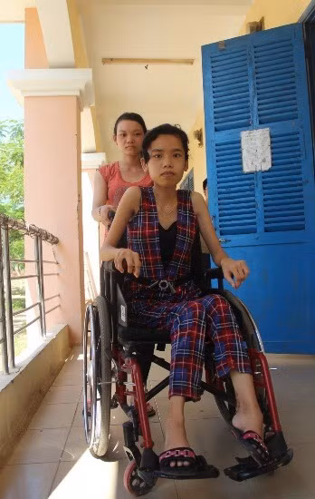 Như Ý và chị dâu đồng hành đến giảng đường đại học. Như Ý và chị dâu đồng hành đến giảng đường đại học.