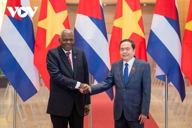 Chủ tịch Quốc hội Trần Thanh Mẫn chủ trì lễ đón Chủ tịch Quốc hội Cuba Esteban Lazo Hernandez. Chủ tịch Quốc hội Trần Thanh Mẫn chủ trì lễ đón Chủ tịch Quốc hội Cuba Esteban Lazo Hernandez.
