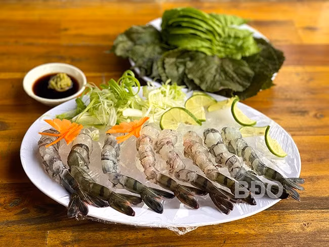 Món sashimi tôm sú đầm Thị Nại.