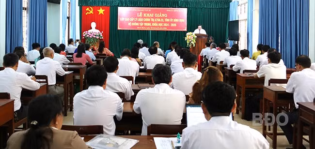 Quang cảnh lễ khai giảng. Ảnh: H.THU