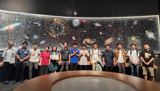 TS Lê Ngọc Trẫm (thứ 5 từ phải sang) tại Trung tâm Khám phá Khoa học và Đổi mới sáng tạo. Ảnh: NVCC TS Lê Ngọc Trẫm (thứ 5 từ phải sang) tại Trung tâm Khám phá Khoa học và Đổi mới sáng tạo. Ảnh: NVCC