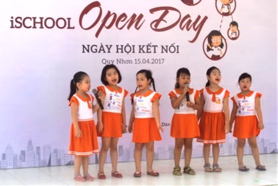 Tiết mục văn nghệ dự thi của các bé Trường Mầm non Hoa Phượng.