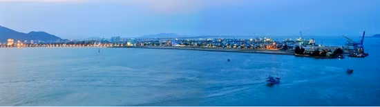 TP Quy Nhơn nhìn từ Hải Minh. Ảnh: VĂN HẮNG