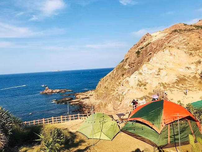 Khu du lịch Eo Gió (xã Nhơn Lý, TP Quy Nhơn) có phục vụ khách cắm trại. Ảnh: EO GIÓ - FLC QUY NHƠN Khu du lịch Eo Gió (xã Nhơn Lý, TP Quy Nhơn) có phục vụ khách cắm trại. Ảnh: EO GIÓ - FLC QUY NHƠN