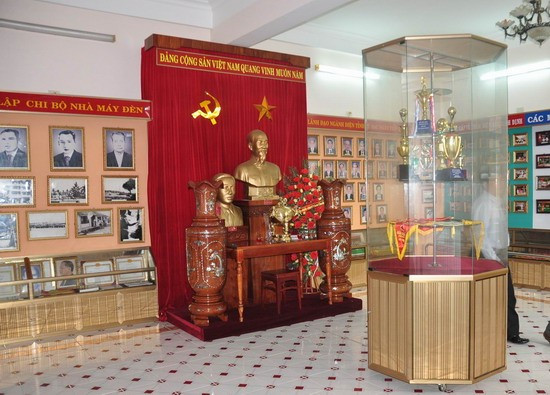 Một góc Phòng truyền thống Điện lực Bình Định. Ảnh: VĂN LƯU