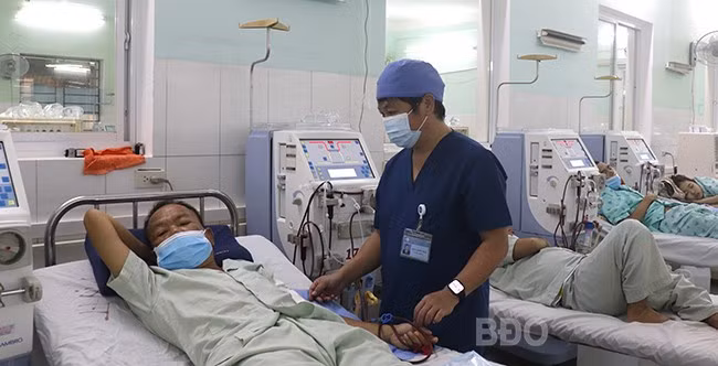 Bệnh nhân T.D.H điều trị chạy thận tại khoa Nội thận - Lọc máu (BVĐK tỉnh), do biến chứng bệnh đái tháo đường. Ảnh: M.H