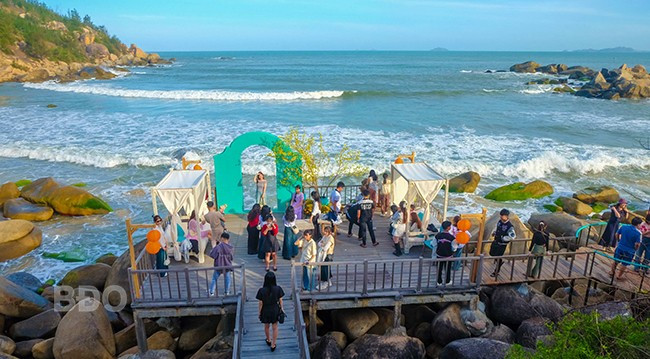 Khu dã ngoại Trung Lương (thị trấn Cát Tiến, huyện Phù Cát) thuộc Công ty TNHH Du lịch Trung Hội thu hút rất nhiều du khách đến tham quan.