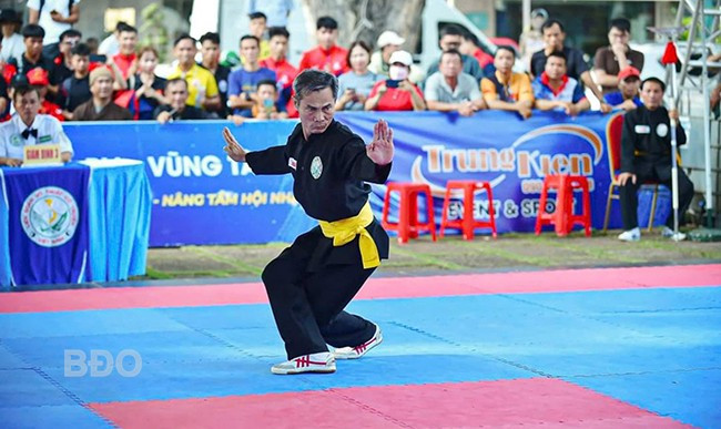 Những năm gần đây, phong trào tập luyện TDTT và chăm sóc sức khỏe của người dân ngày càng được nâng cao. Theo xu thế đó, thị trường thời trang thể thao cũng sôi động hơn, đáp ứng nhu cầu của khách hàng. Những năm gần đây, phong trào tập luyện TDTT và chăm sóc sức khỏe của người dân ngày càng được nâng cao. Theo xu thế đó, thị trường thời trang thể thao cũng sôi động hơn, đáp ứng nhu cầu của khách hàng.