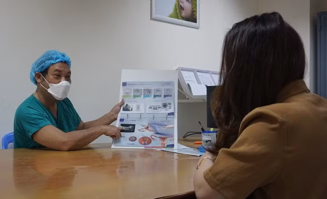 Tư vấn cho bệnh nhân tại Đơn nguyên hỗ trợ sinh sản, Khoa Phụ sản, BVĐK tỉnh. Ảnh: Đ.THẢO