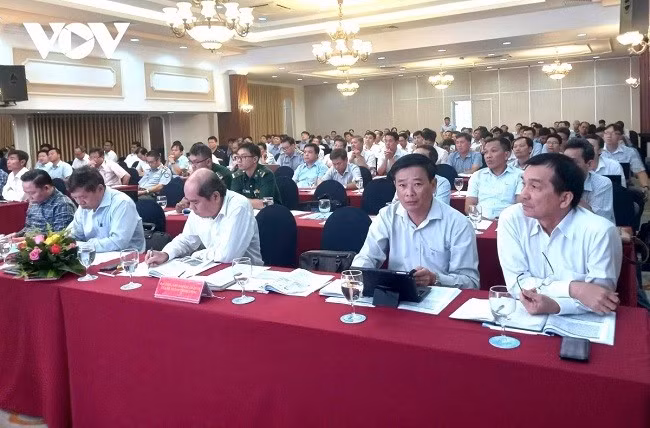 Đại diện các ban, bộ, ngành và các địa phương ven biển tham dự hội nghị