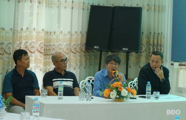 Ban tổ chức giới thiệu về giải chạy. Ảnh: K.V