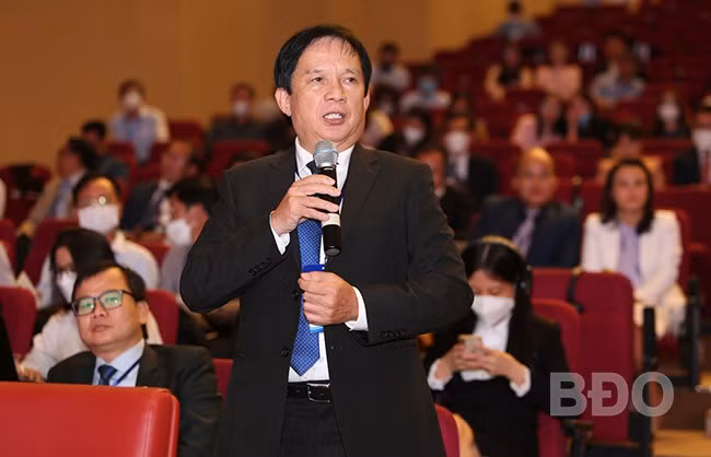 Ông Huỳnh Đức Trường, Giám đốc Sở Ngoại vụ Đà Nẵng thông tin về tình hình đầu tư Hàn Quốc tại địa phương. Ảnh: H.PHÚC