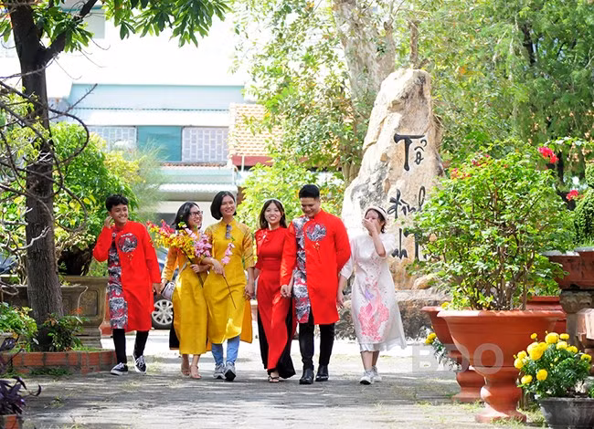 Các ngôi chùa tại TP Quy Nhơn cũng là địa điểm được các nam thanh, nữ tú chọn chụp ảnh với áo dài.