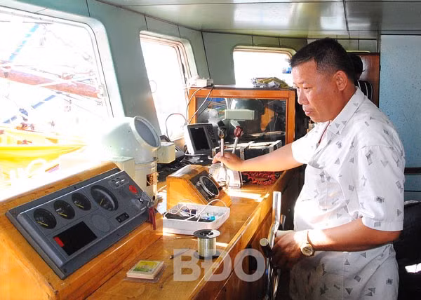 Tàu vỏ thép của ngư dân Nông Thành Điền, ở xã Cát Thành (Phù Cát) làm nghề mành chụp. Tàu vỏ thép của ngư dân Nông Thành Điền, ở xã Cát Thành (Phù Cát) làm nghề mành chụp.