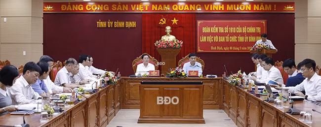 Đoàn kiểm tra số 1910 của Bộ Chính trị làm việc với Ban Tổ chức Tỉnh ủy Bình Định.