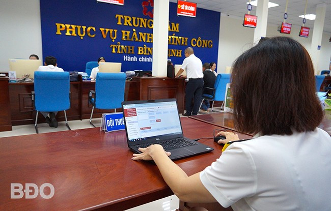 Cơ quan thuế xác nhận hoàn thành nghĩa vụ tài chính của công dân đối với hồ sơ “Thủ tục Đăng ký biến động quyền sử dụng đất - Mã thủ tục 1.012765” của công dân xã Biển Hồ. Ảnh: N.M.