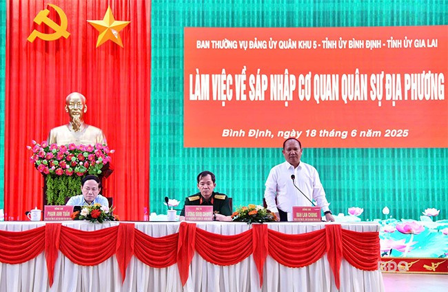 Chủ tịch UBND tỉnh Gia Lai Rah Lan Chung thống nhất với các nội dung được thảo luận tại buổi làm việc. Ảnh: H.P