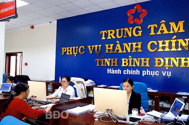 Trung tâm Phục vụ hành chính công tỉnh vừa nâng cấp máy đánh giá sự hài lòng. Ảnh: N.MUỘI