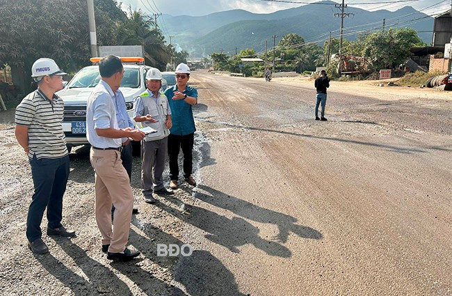 Đoạn dẫn từ QL 1 lên cao tốc Bắc - Nam phía Đông đoạn Quy Nhơn - Chí Thạnh (thuộc phường Bùi Thị Xuân, TP Quy Nhơn) hiện vẫn chưa được hoàn trả mặt đường. Ảnh: K.A