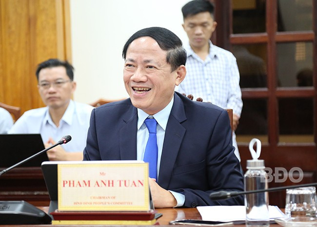 Chủ tịch UBND tỉnh Phạm Anh Tuấn trao đổi các vấn đề liên quan đến Dự án. Ảnh: T.SỸ Chủ tịch UBND tỉnh Phạm Anh Tuấn trao đổi các vấn đề liên quan đến Dự án. Ảnh: T.SỸ