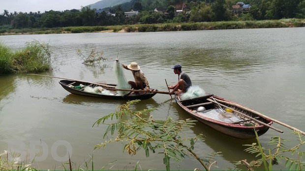 Trên dòng sông Lại.