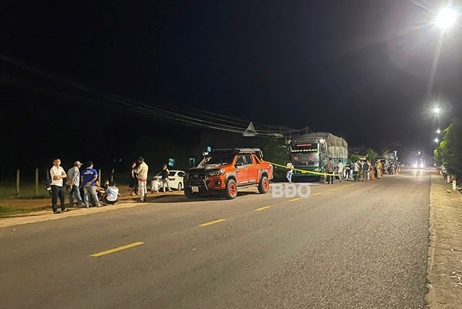 Các đơn vị nghiệp vụ CA tỉnh đang triển khai công tác điều tra làm rõ nguyên nhân vụ tai nạn. Ảnh: CACC