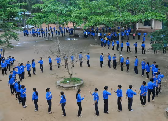 Bên cạnh học tập, Trường THPT Hoài Ân còn tổ chức nhiều hoạt động khác để thu hút sự tham gia của học sinh.